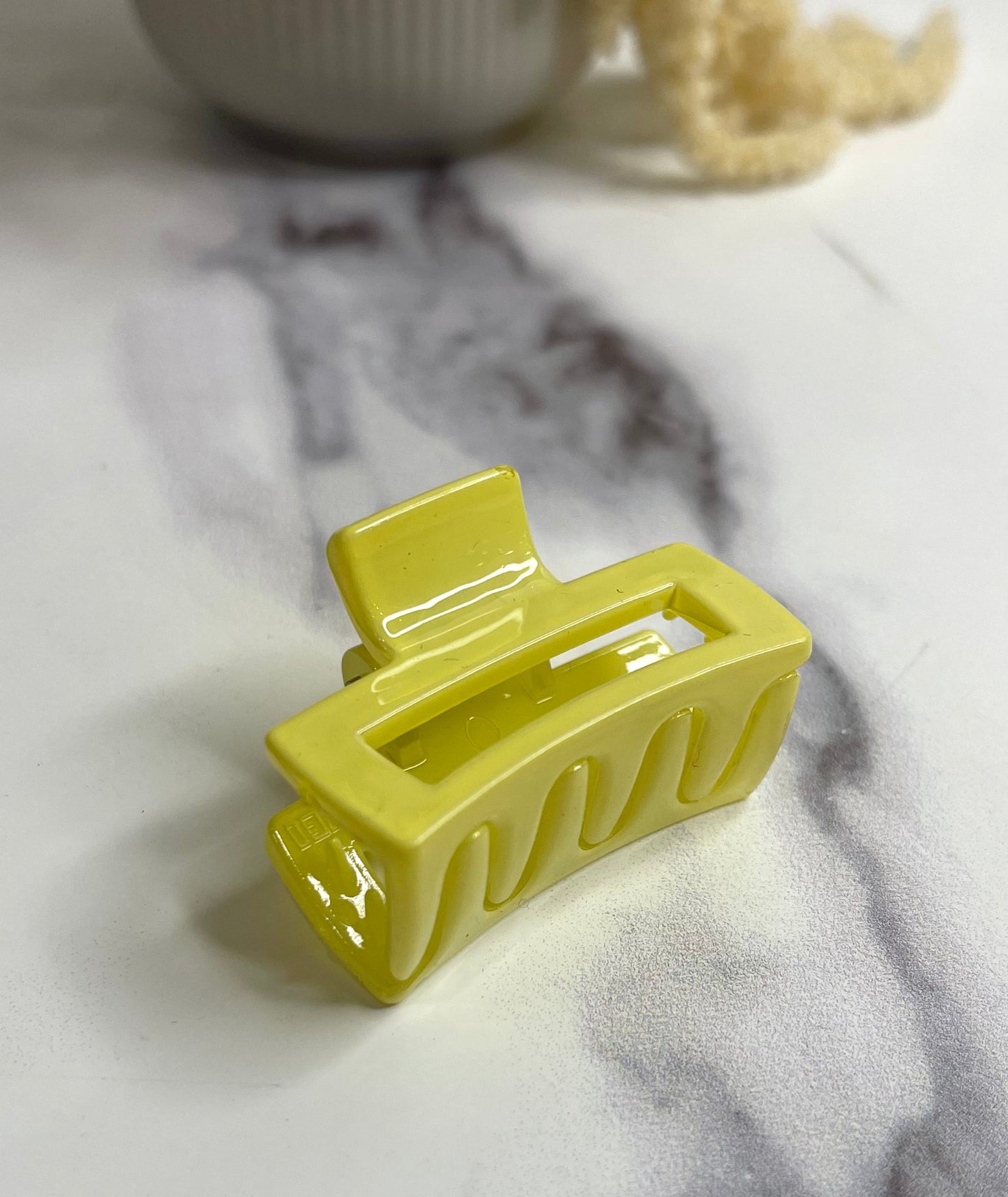 Isla Yellow Mini Clip