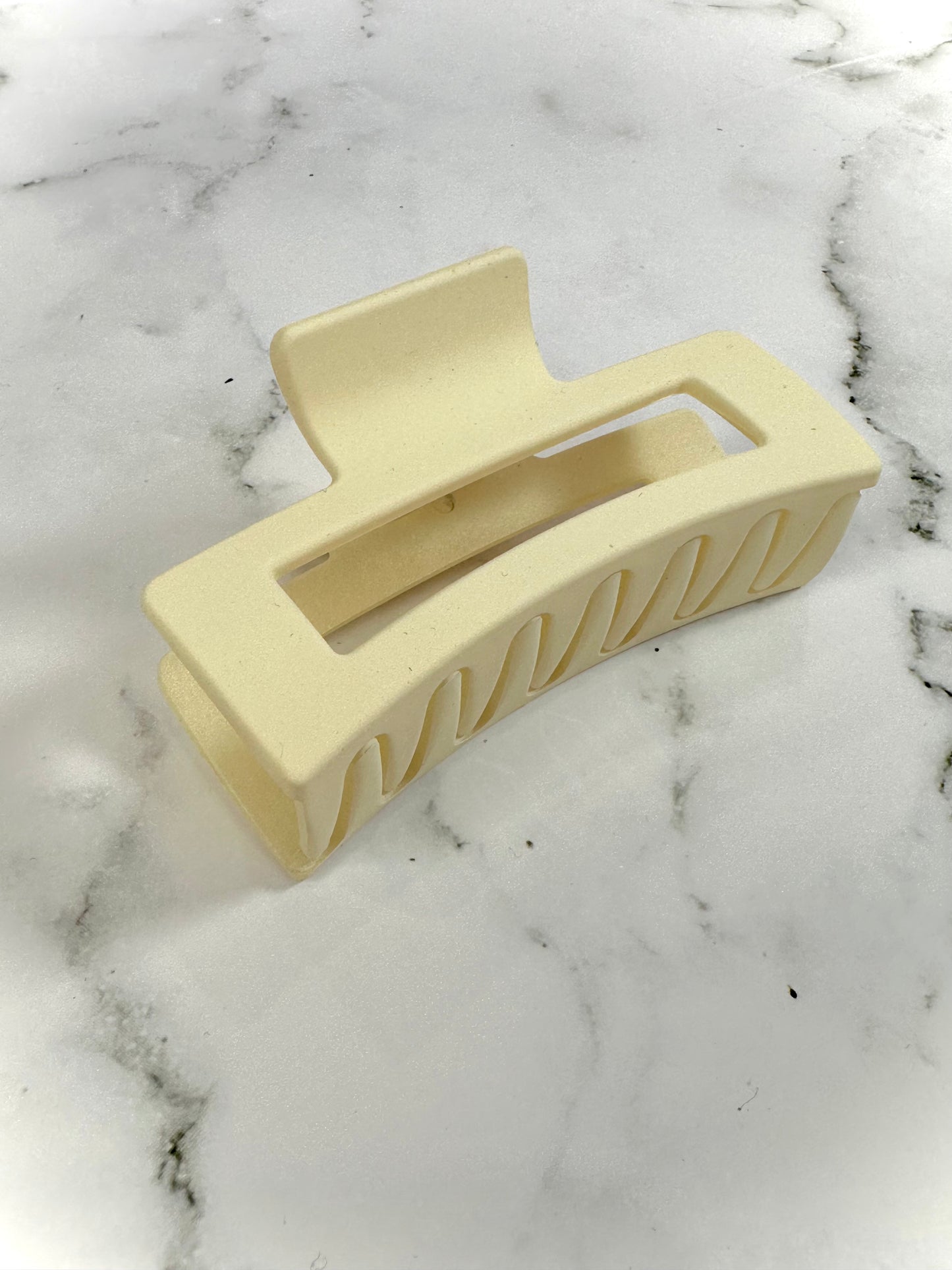 Bella Medium Clip