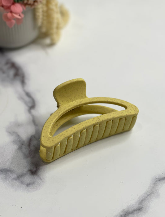 Luna 8cm Curved Clip Yellow Sandstone