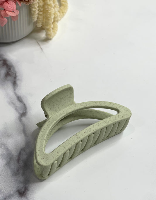 Luna 8cm Curved Clip Mint Sandstone